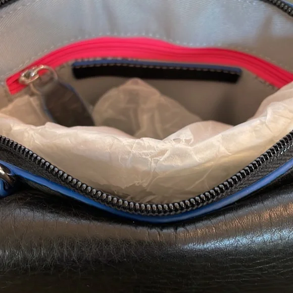 Isaac Mizrahi Crossbody convertible to Belt Bag NWOT - Picture 5 of 6